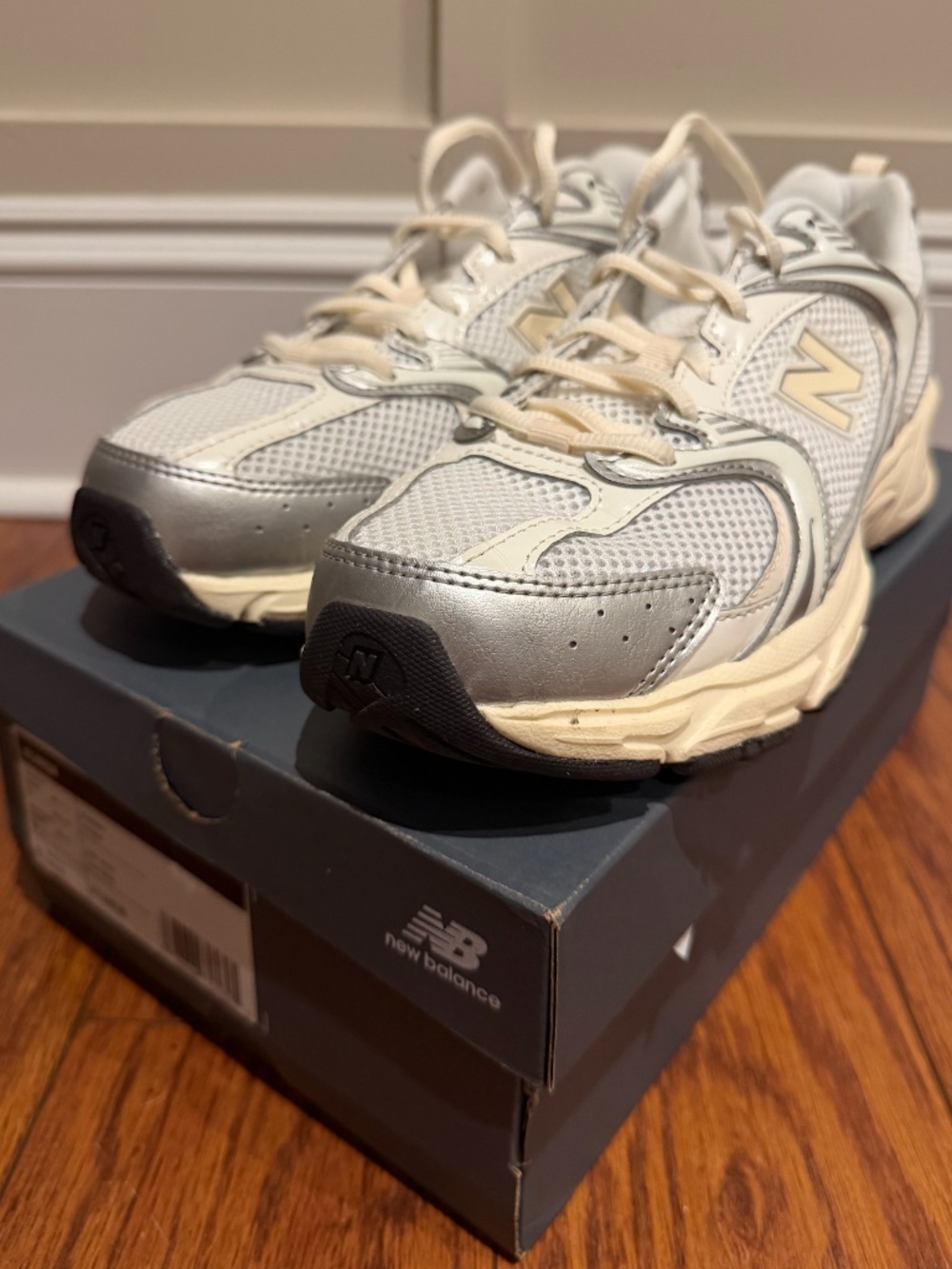 New Balance 530 - size 8.5 women's